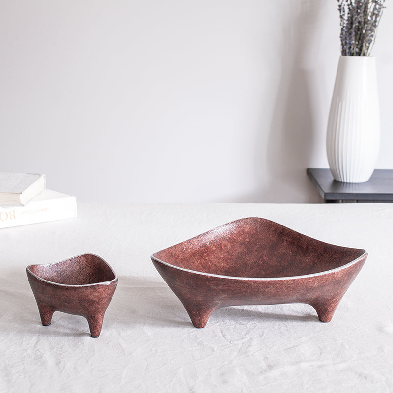Pedestal Decorative Fruit & Nut Bowls – Chocolate Amber Red Bowls for Coffee Tables