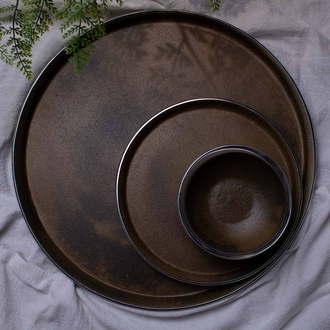 Round Tray for Coffee Table – Ideal Candle or Decorative Catch-All Tray / Antique Gold / moon collection