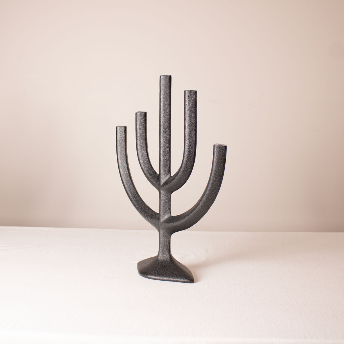 Aluminum tree-shaped candleholder in black color
