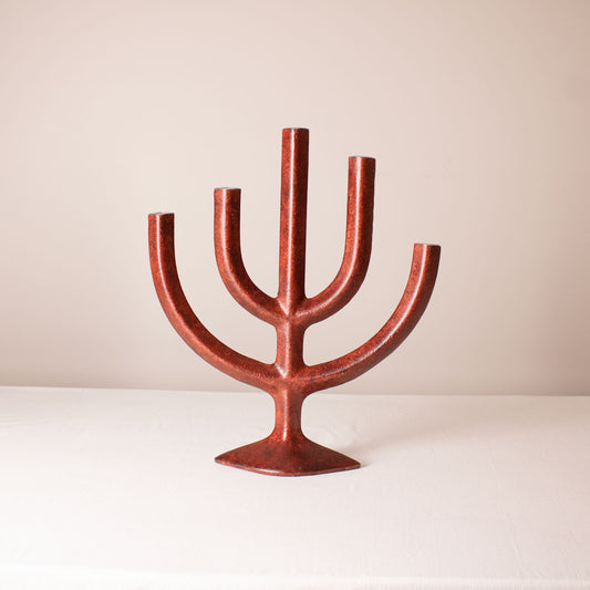 Aluminum tree-shaped candleholder in burgundy color