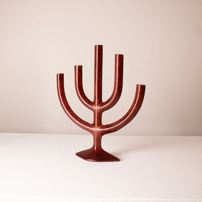 Aluminum tree-shaped candleholder in burgundy color