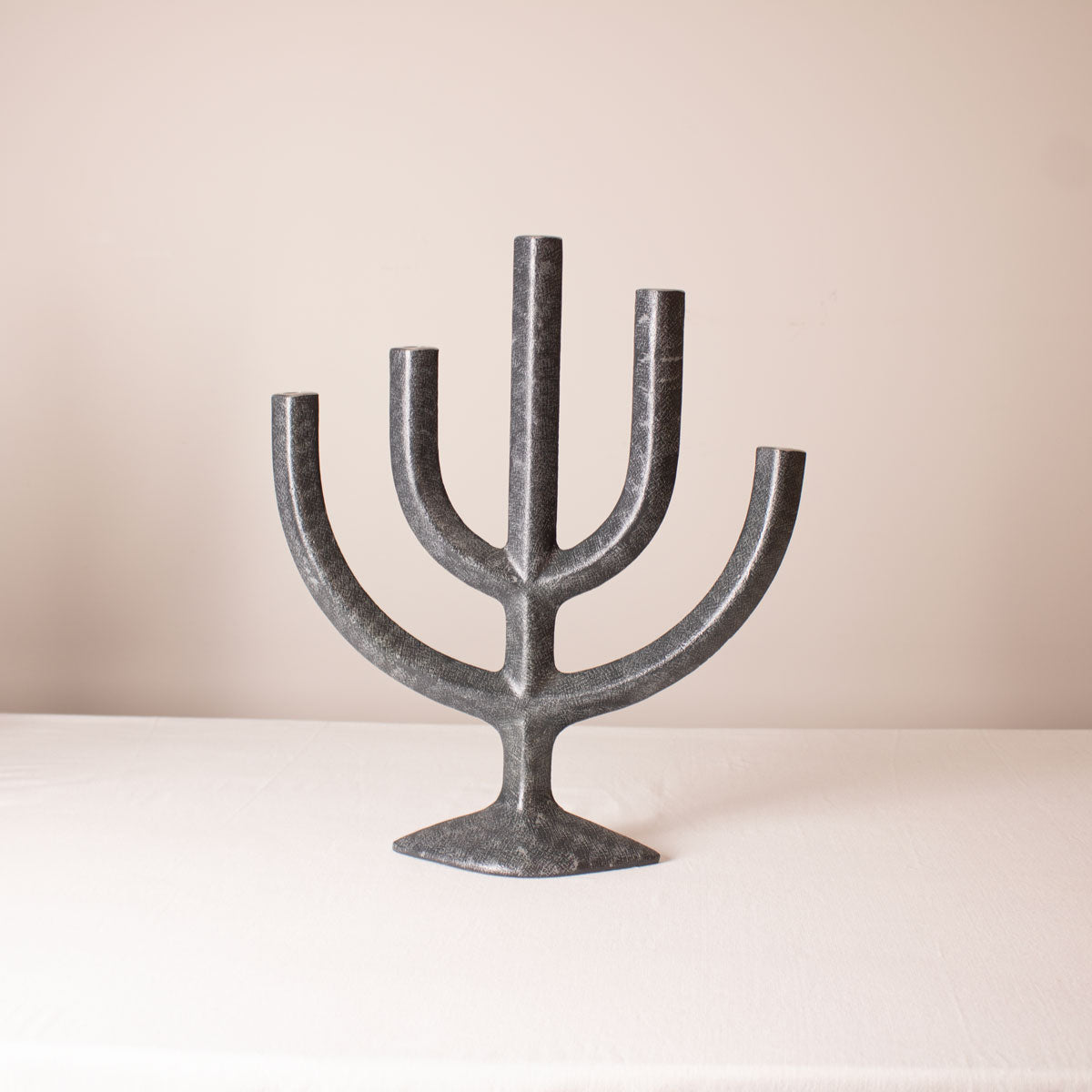 Aluminum tree-shaped candleholder in gray color