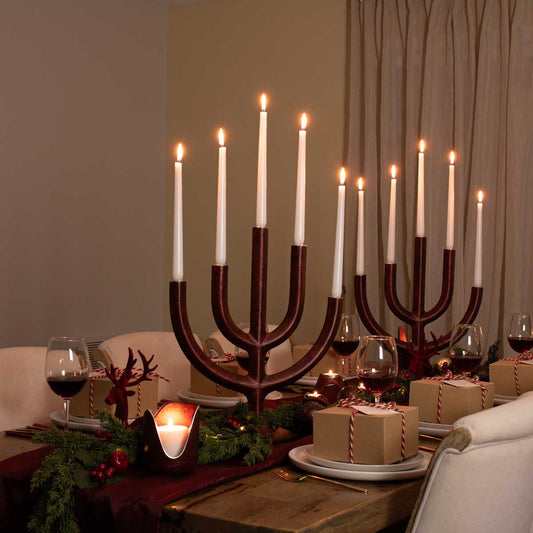 Aluminum tree-shaped candleholder in burgundy color